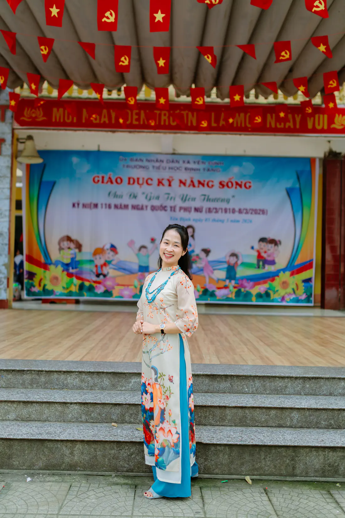 ThS. Phạm Hoa trong vai trò diễn giả chương trình giáo dục kỹ năng sống tại trường học